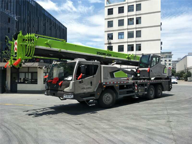 化隆跨街广告牌的高空安装注意事项