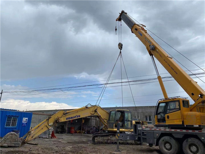 化隆25吨吊车的工作半径是多少？